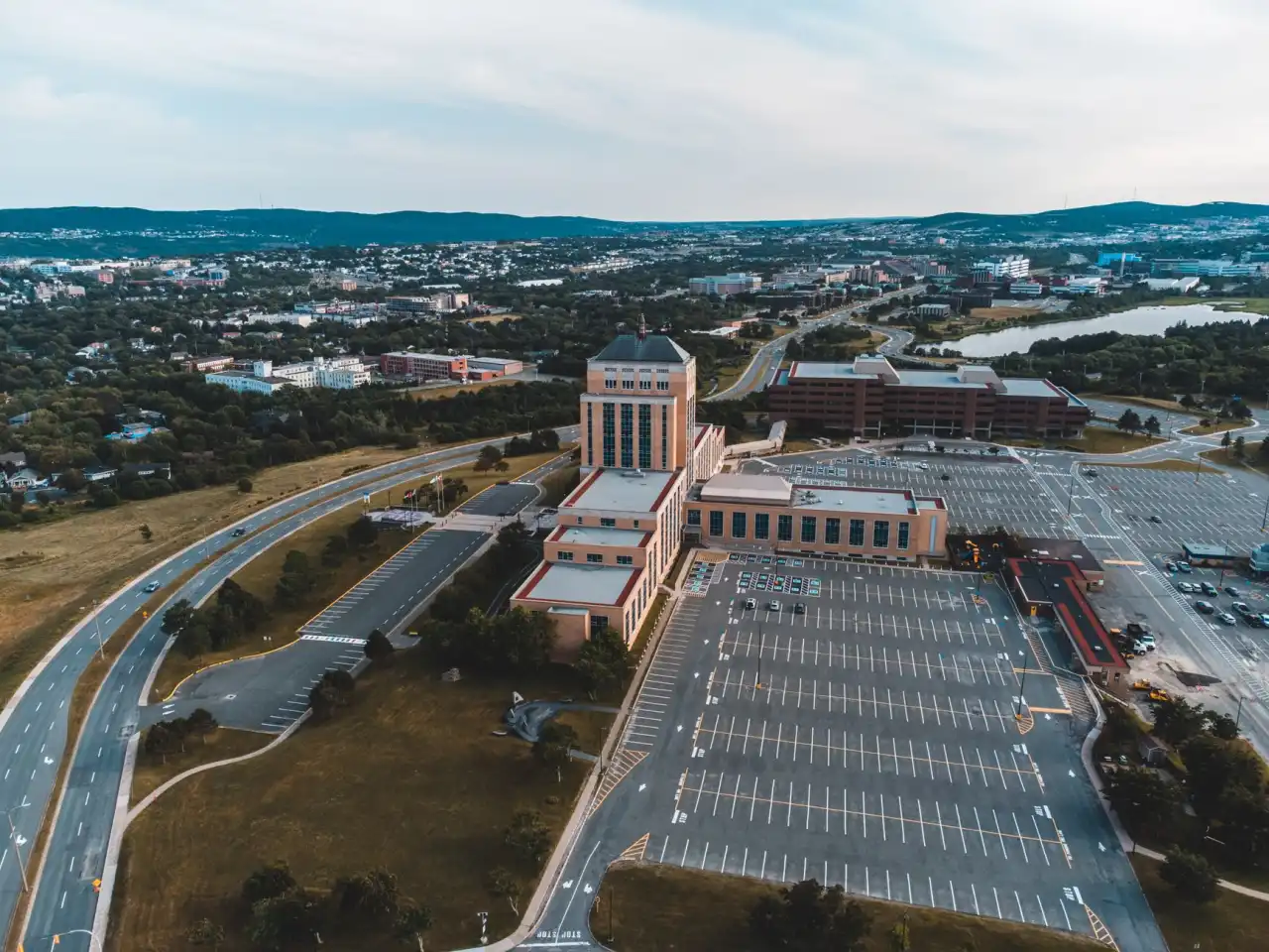 中小企业数字化转型：管理软件定制开发的关键考量