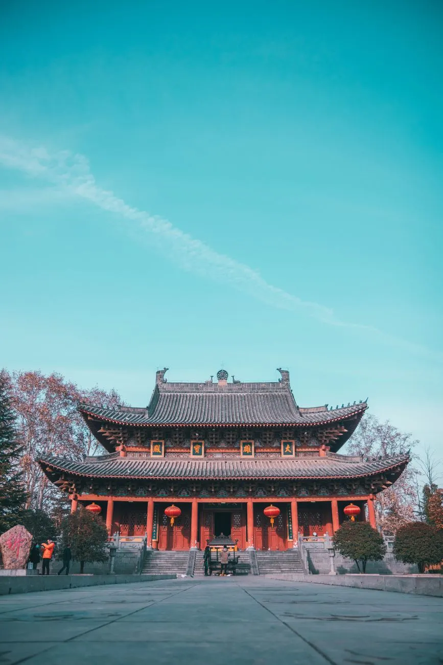 2025年软件定制开发技术趋势：低代码平台与微服务架构融合应用