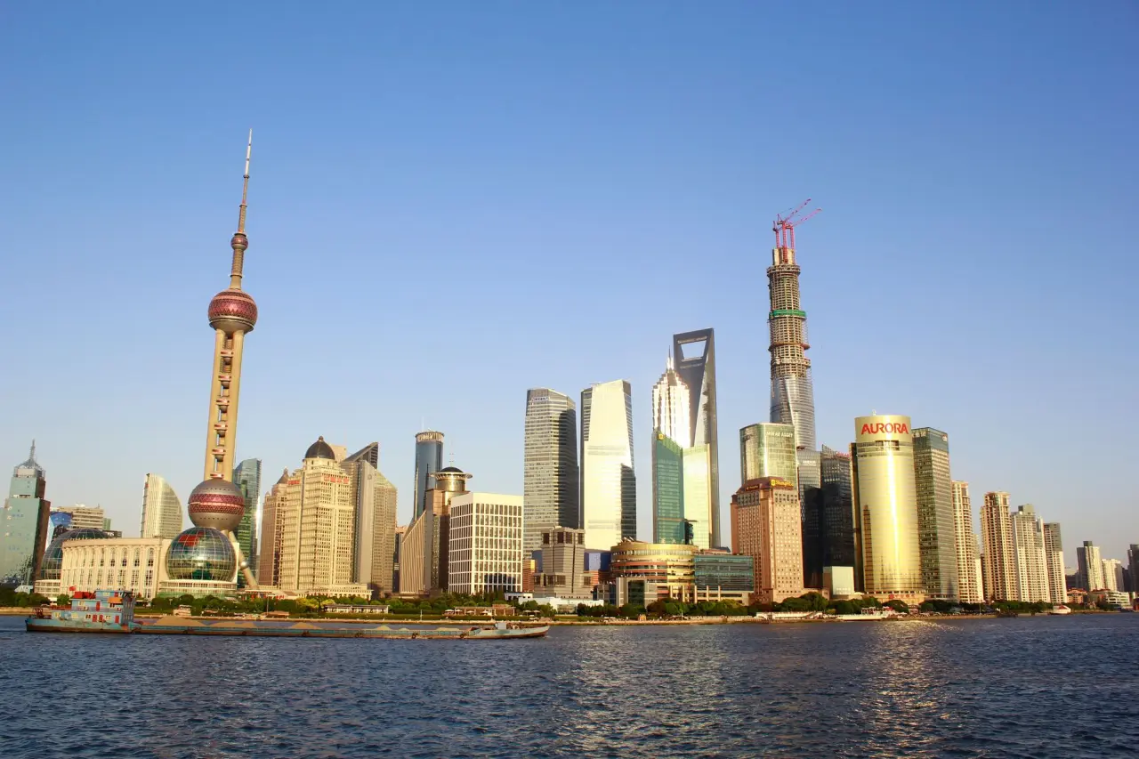 2025年软件定制开发技术趋势及行业应用前景